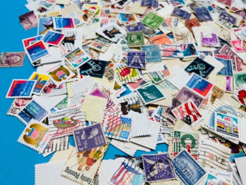 Photo 2 of 686370… hundreds of vintage used stamps 