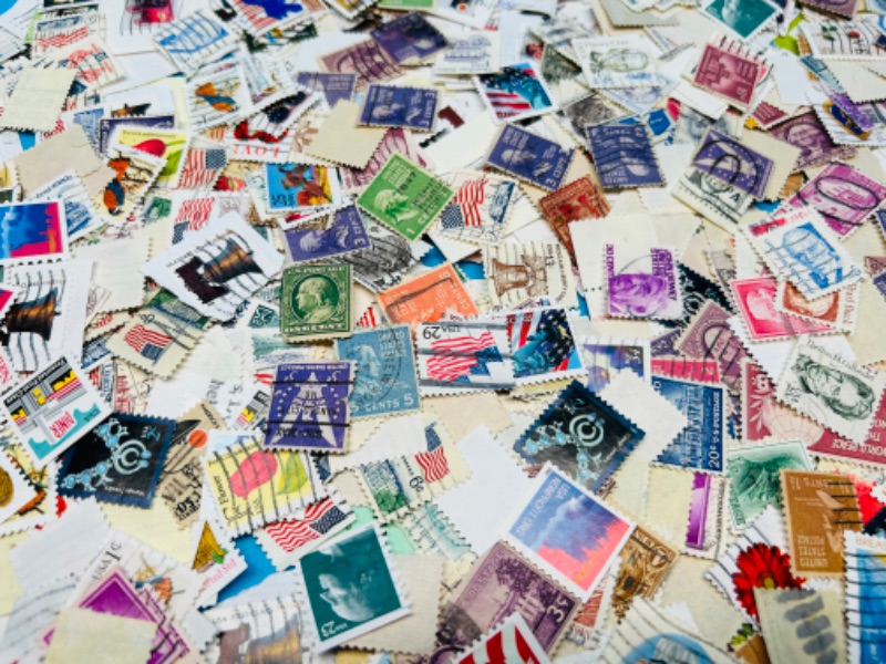 Photo 1 of 686370… hundreds of vintage used stamps 