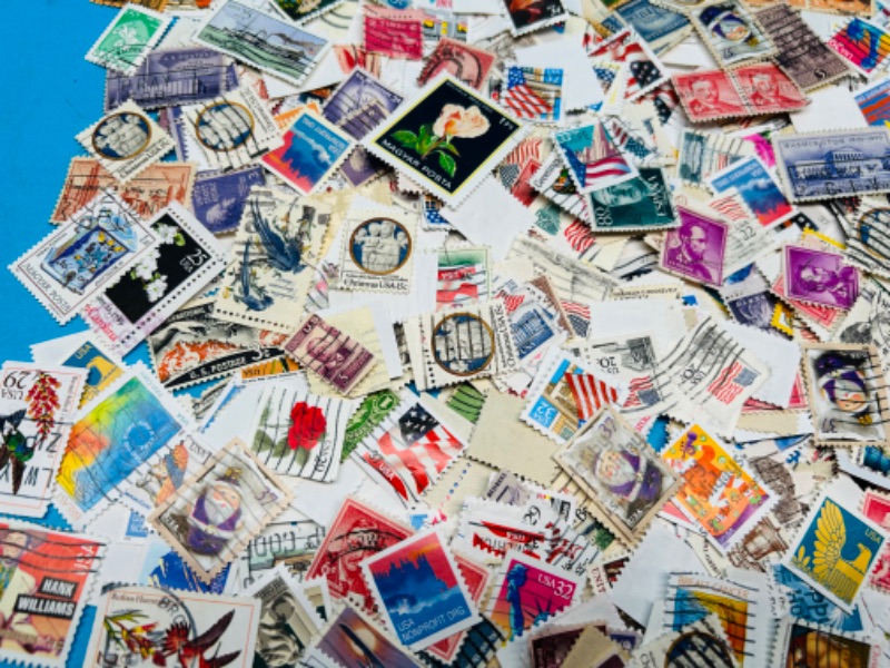 Photo 1 of 686371… hundreds of vintage used stamps 