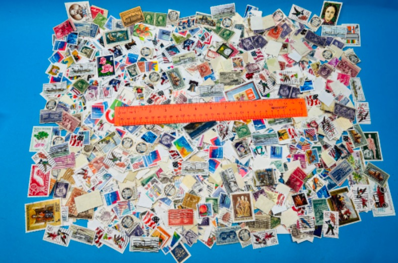 Photo 1 of 686372… hundreds of vintage used stamps 