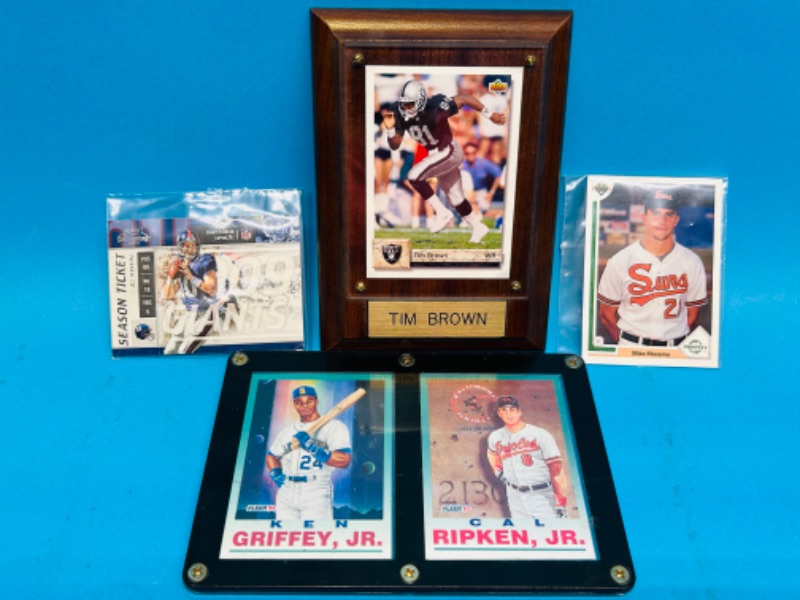 Photo 1 of 686421… sports collectible cards