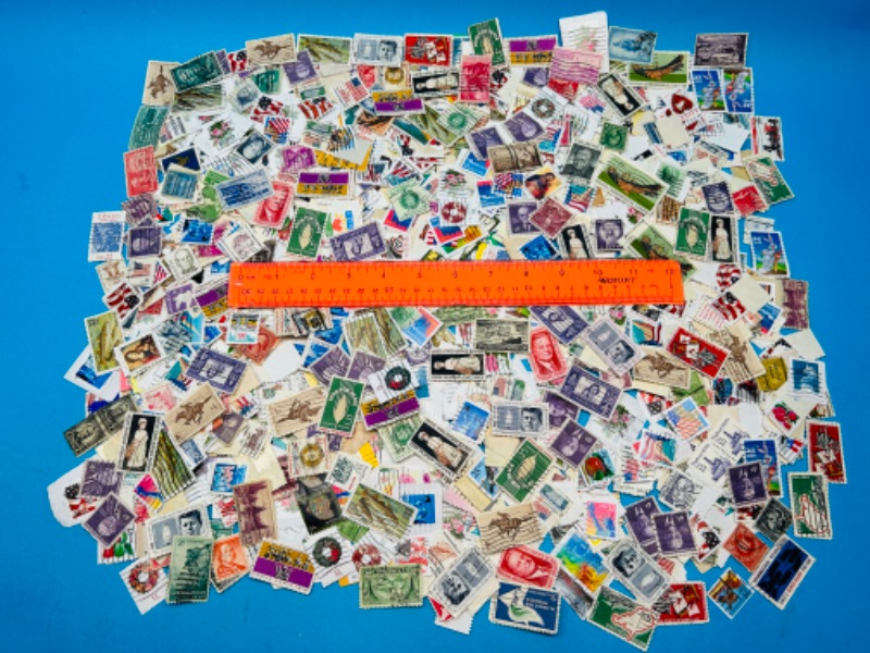 Photo 1 of 686438…hundreds of vintage used stamps 