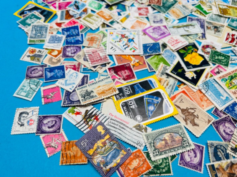 Photo 2 of 686439…hundreds of used worldwide-other countries -stamps 