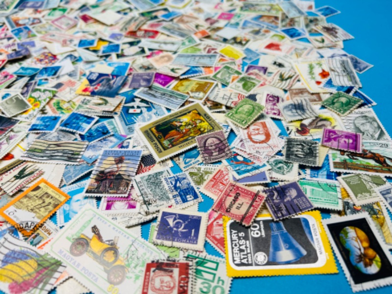 Photo 1 of 686440…hundreds of used worldwide-other countries-stamps