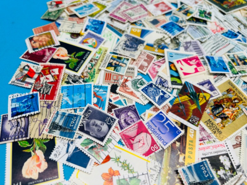 Photo 3 of 686441…hundreds of used worldwide-other countries-stamps 