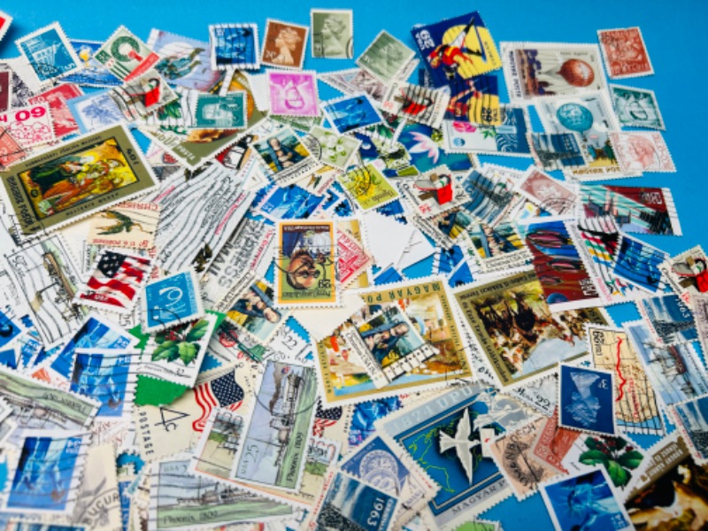 Photo 1 of 686441…hundreds of used worldwide-other countries-stamps 