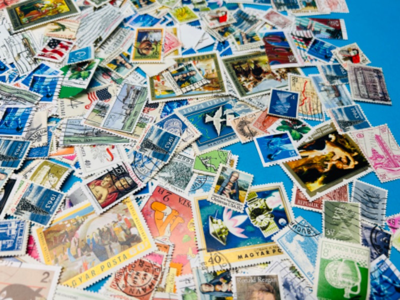 Photo 1 of 686441…hundreds of used worldwide-other countries-stamps 