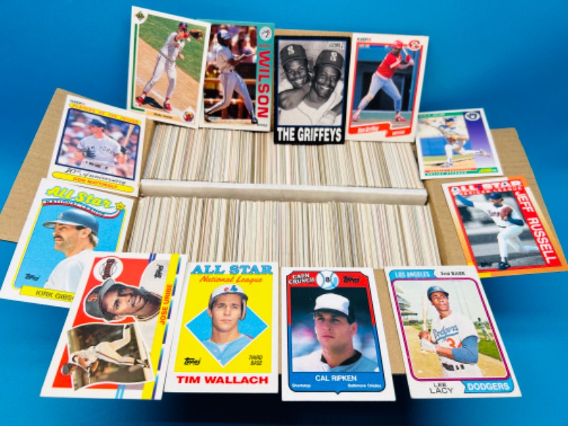 Photo 1 of 686447…1000+ misc baseball cards in box