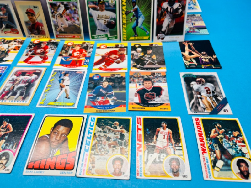 Photo 5 of 686449…approx 1500 misc sports trading cards in box 