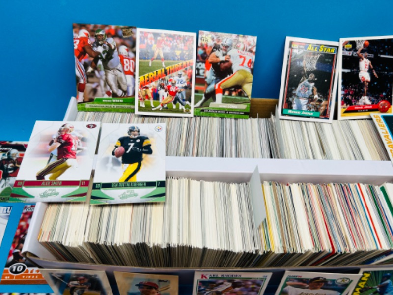 Photo 2 of 686449…approx 1500 misc sports trading cards in box 