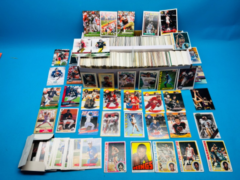 Photo 1 of 686449…approx 1500 misc sports trading cards in box 