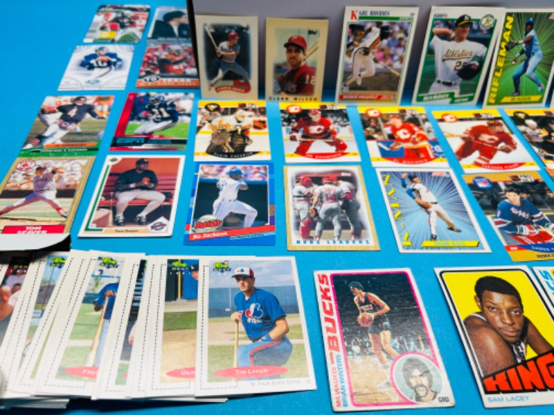 Photo 6 of 686449…approx 1500 misc sports trading cards in box 