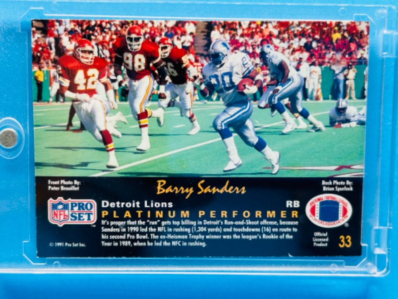 Photo 2 of 686585… Pro set platinum Barry  sanders card 33 in hard plastic