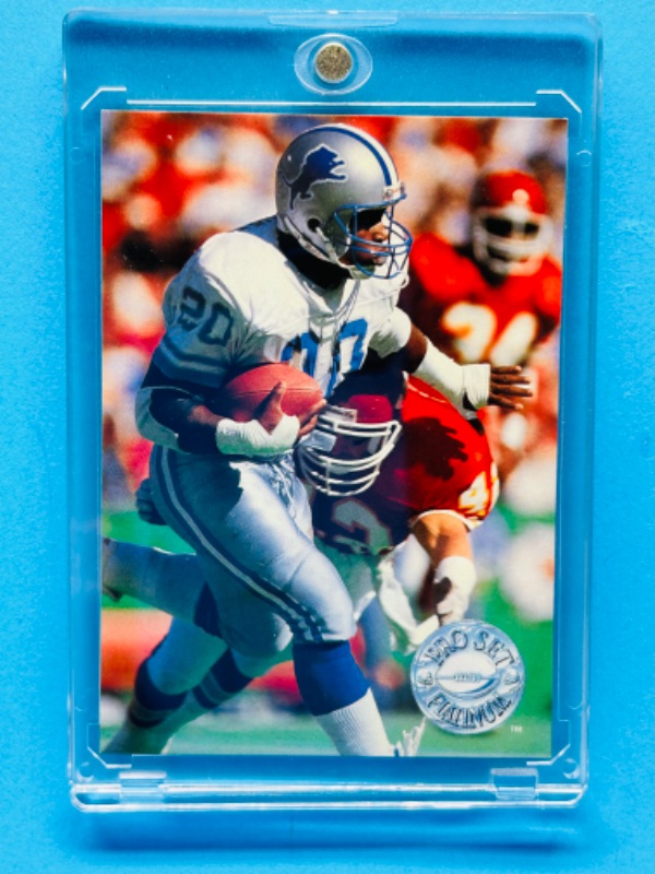 Photo 1 of 686585… Pro set platinum Barry  sanders card 33 in hard plastic