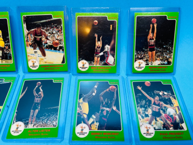 Photo 4 of 686648…8 vintage Milwaukee Bucks cards set in hard plastic sleeves 