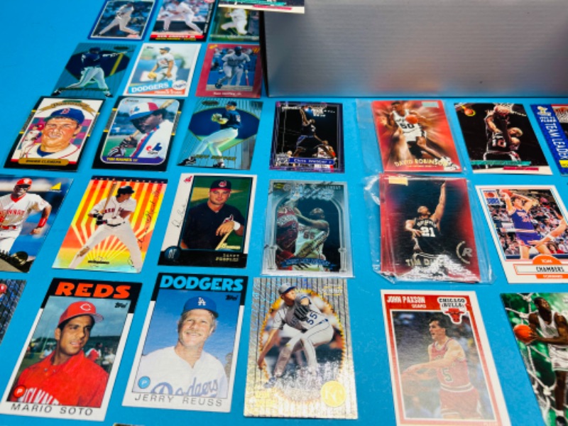 Photo 4 of 686670…1500+ mixed basketball and baseball cards in box