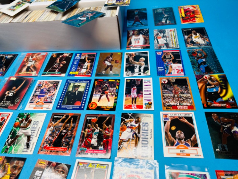 Photo 5 of 686670…1500+ mixed basketball and baseball cards in box