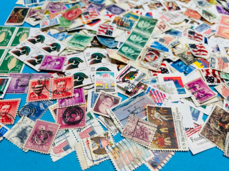 Photo 3 of 686672…hundreds of vintage used stamps 