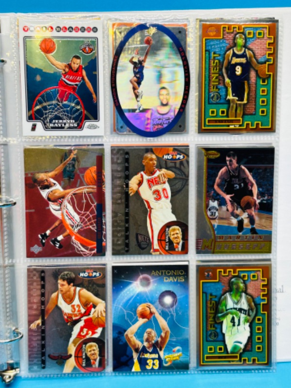 Photo 10 of 686674…108  mixed basketball refractor, chrome, and foil cards in binder 