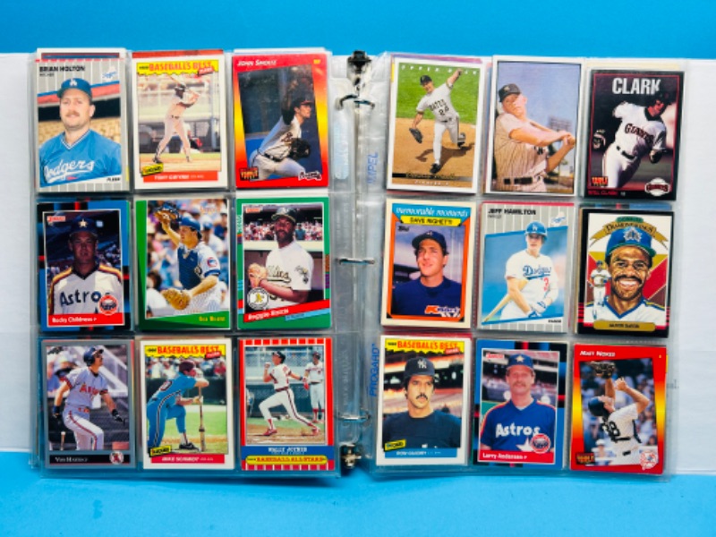 Photo 19 of 686724…360 mixed baseball trading cards in binder 