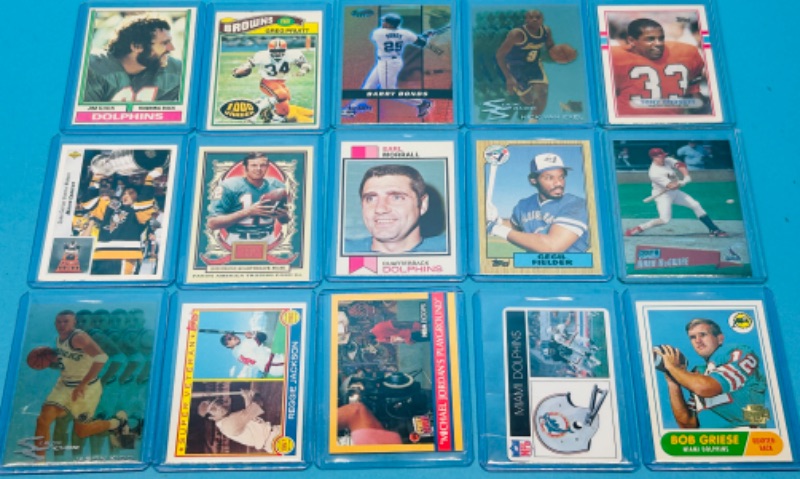 Photo 1 of 686754….15 sports trading cards in hard plastic sleeves 