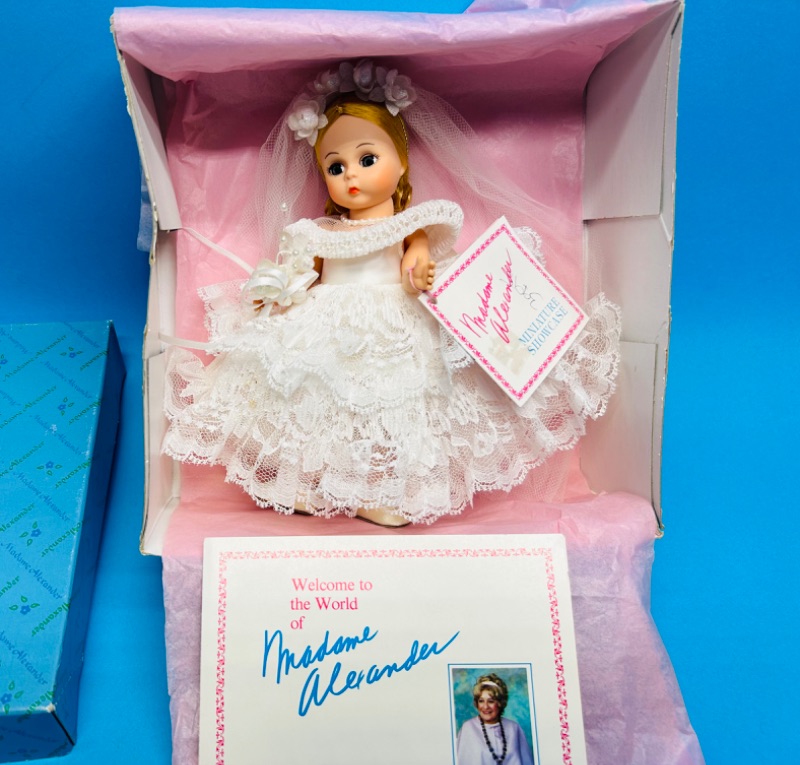 Photo 3 of 686791…vintage Madame Alexander doll with box