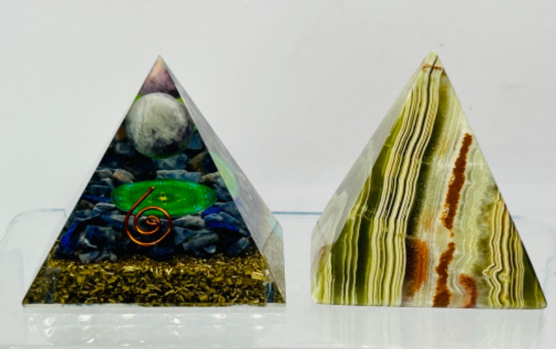 Photo 1 of 686870…2 decorative pyramids- green onyx stone and acrylic 