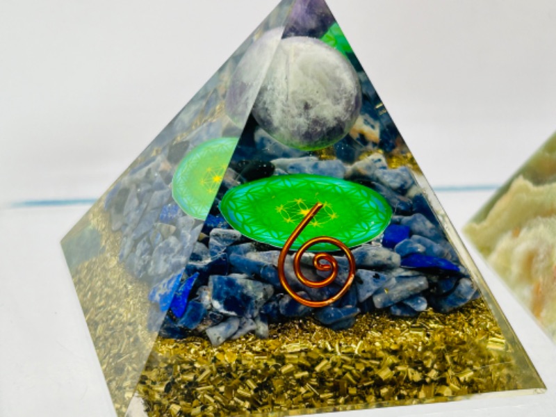 Photo 2 of 686870…2 decorative pyramids- green onyx stone and acrylic 