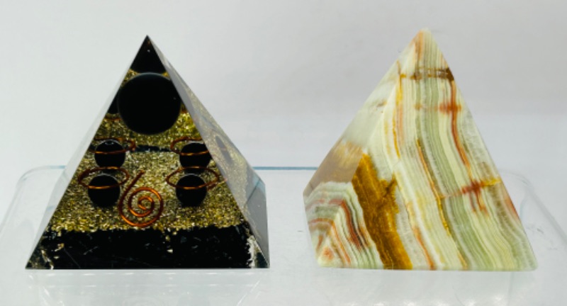 Photo 1 of 686871…2 decorative pyramids -onyx stone and acrylic 