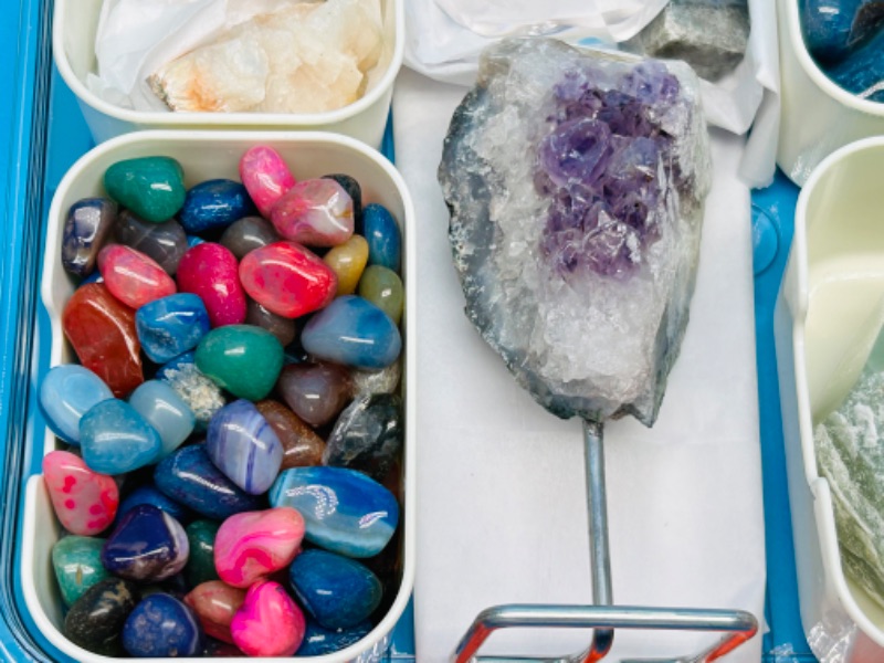 Photo 3 of 686877…collectible rocks in carry case-amethyst, agate, polished, pyrite (fools gold), stilbite 