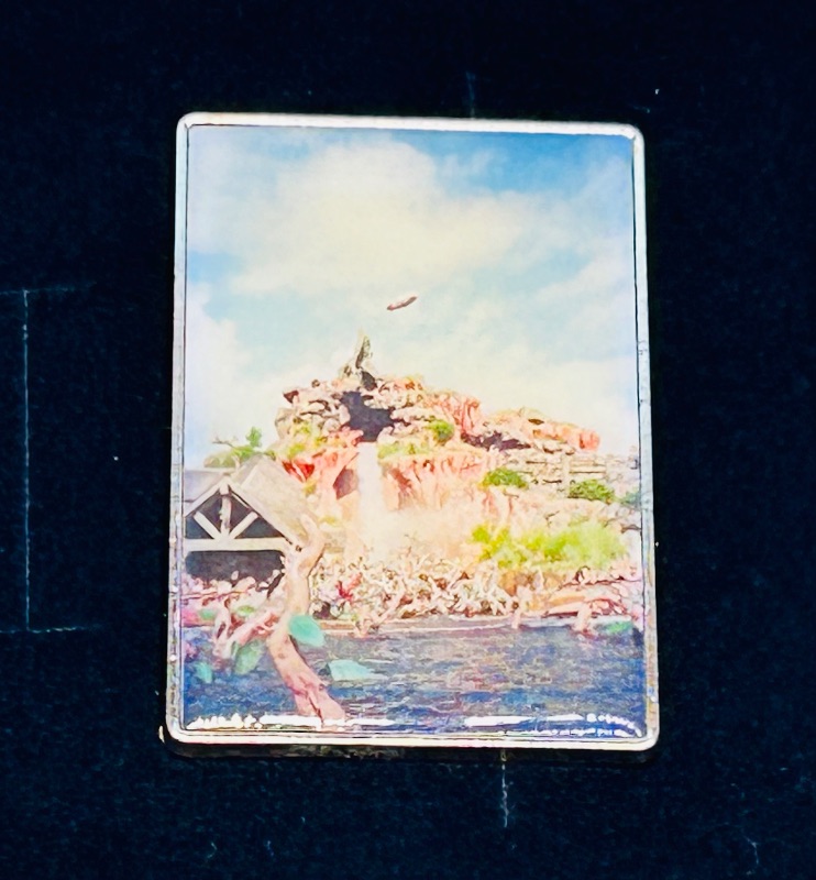 Photo 1 of 686889…  vintage Disney pin in gift box