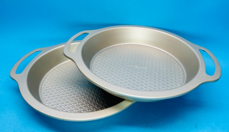 Photo 1 of 686921…2 Nordic Ware pie pans