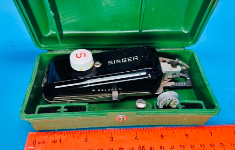 Photo 1 of 686922…vintage Singer hand held sewing machine in case