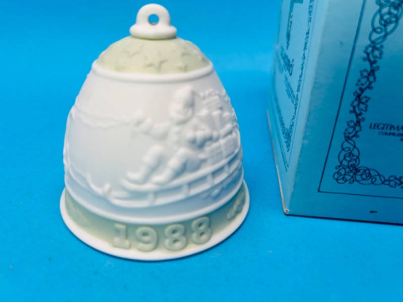 Photo 4 of 686925…vintage LLadro 1988 porcelain bell ornament in box 