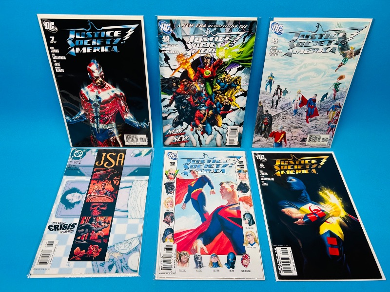 Photo 1 of 687012…6 Justice  comics in plastic sleeves 