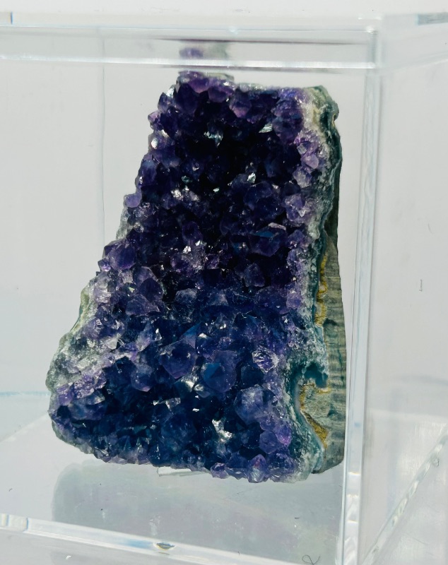 Photo 2 of 687036…amethyst rock in 3 x 3” display case