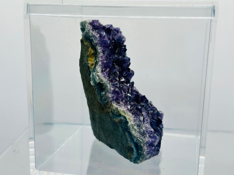 Photo 3 of 687036…amethyst rock in 3 x 3” display case