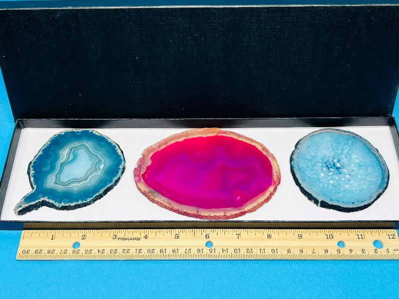 Photo 1 of 687046… 3 agate slices in gift box