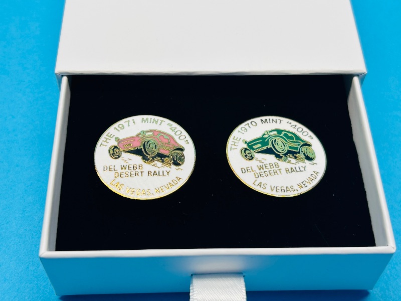 Photo 1 of 687082…2 vintage 1970-71 Mint 400 pins in gift box