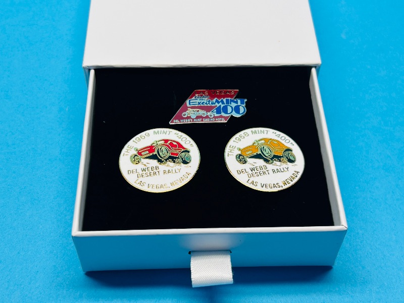 Photo 2 of 687083…3 vintage 1968-69 Mint 400 pins in gift box 