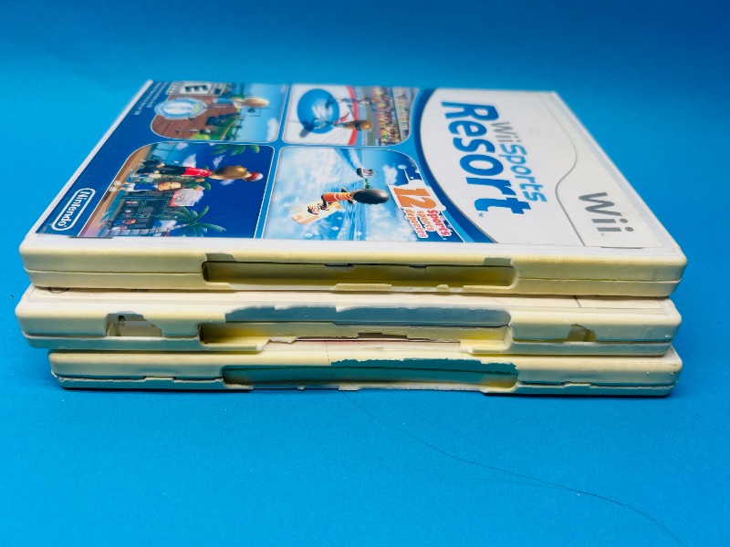 Photo 2 of 687097…3 Wii game discs- damaged cases