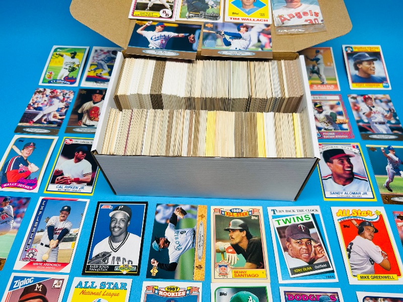 Photo 5 of 687116…final sale no returns/refunds 1000+ mixed baseball cards in box 