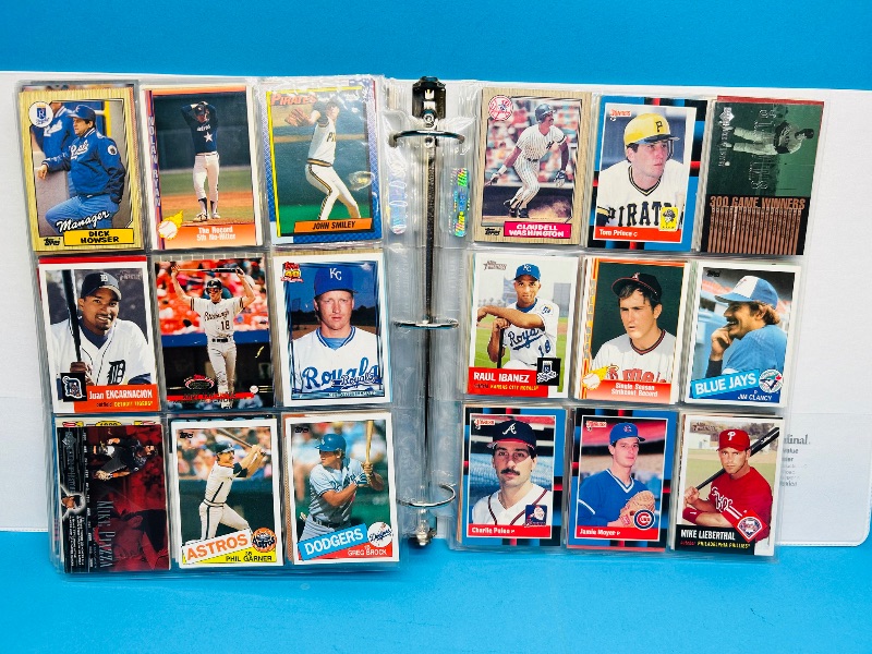 Photo 3 of 687134…final sale no returns/refunds -450 mixed baseball cards in binder