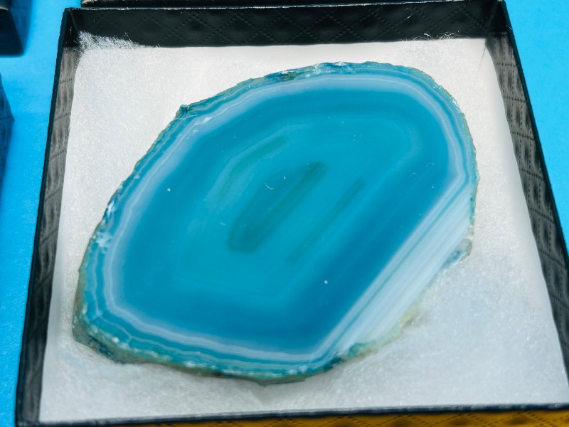 Photo 1 of 687280…2 thick agate slices in gift boxes 