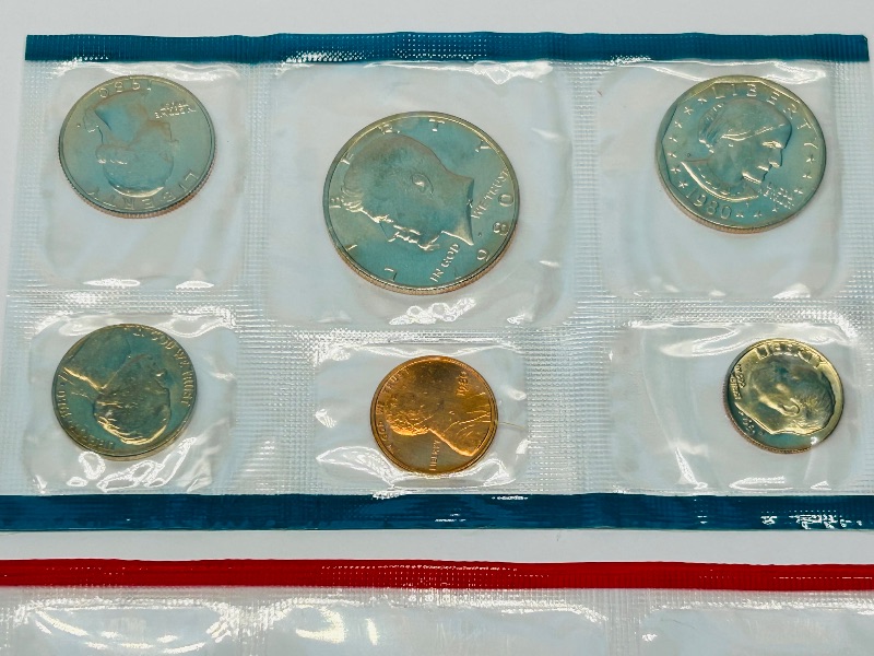 Photo 1 of 687332…1992 D and 1980 P uncirculated coin sets 