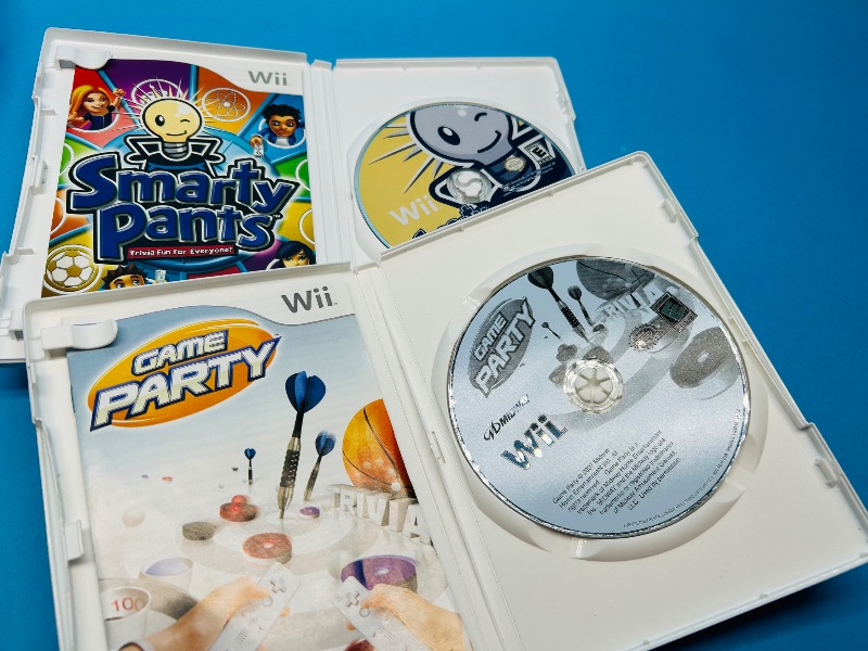 Photo 1 of 687483… 2 Wii game discs