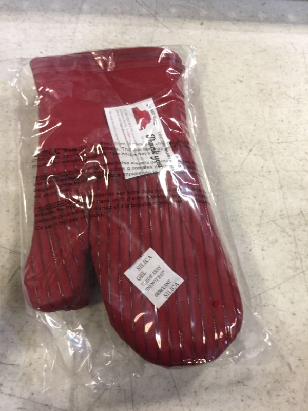 Photo 2 of Oven Mitt and Double Bundle Red