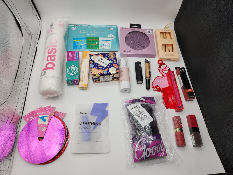 Photo 1 of Miscellaneous Cosmetic Pack New