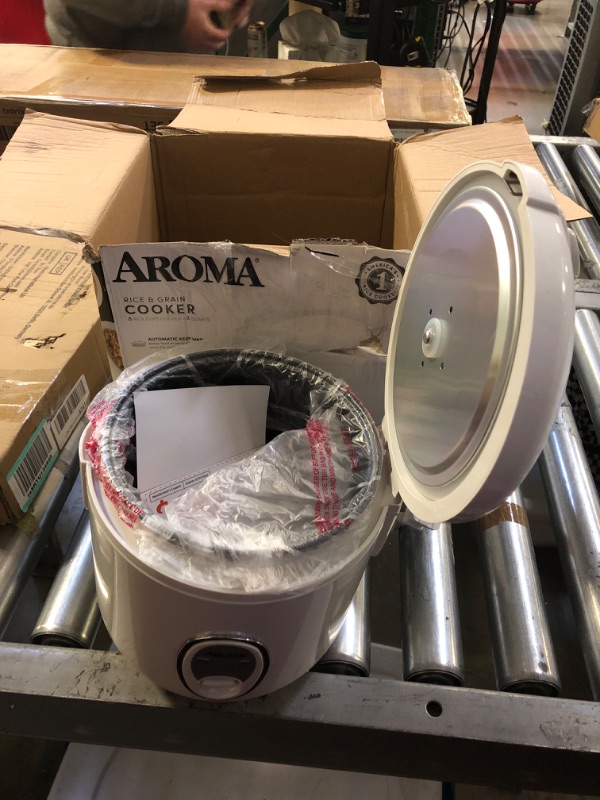 Photo 3 of Aroma Housewares 8-Cup (Cooked) (4-Cup UNCOOKED) Cool Touch Rice Cooker (ARC-914S)
++DAMAGED BOX+++