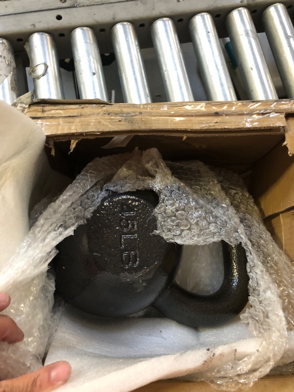 Photo 2 of Amazon Basics Cast Iron Kettlebell Weight 45 Pounds Kettlebell
++DAMAGED BOX++